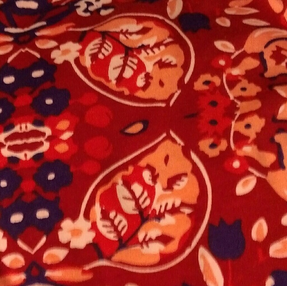 LulaRoe Classic Tee - Picture 4 of 6